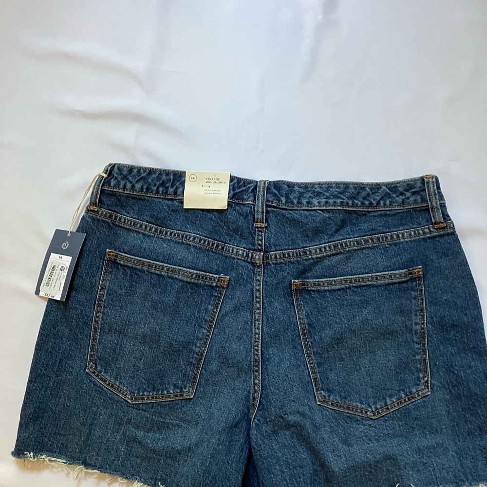Shorts - Picture 2 of 8